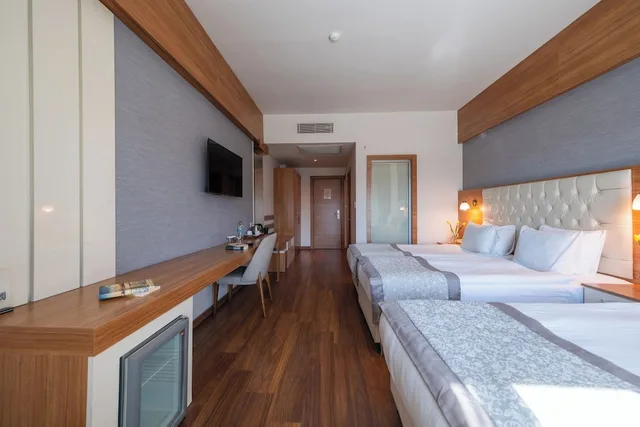 غرفة قياسية ثلاثية بثلاثة أسرّة، Parion Hotel 2/5
