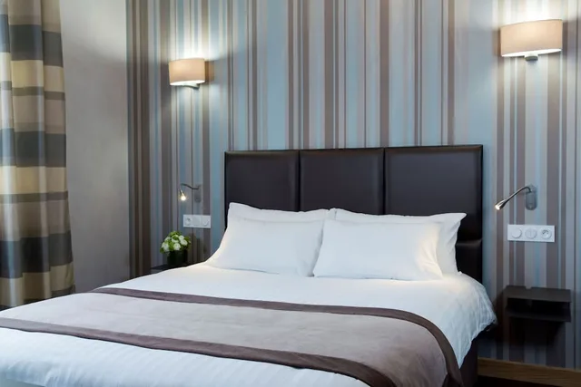 غرفة كومفورت بسرير كوين، Hôtel d’Orléans 2/5