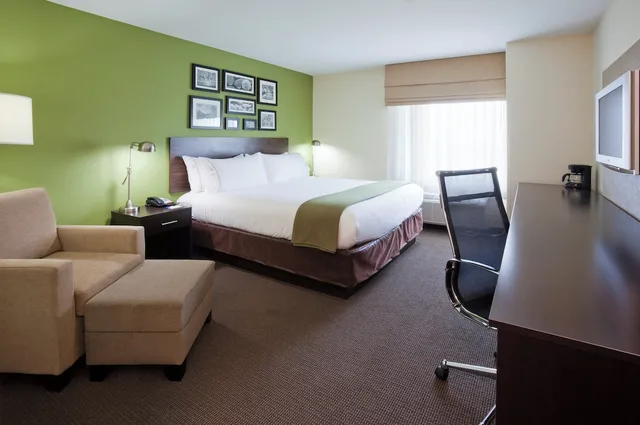 Standard, King Bed, Holiday Inn Express Hotel Suites Rogers 1/2