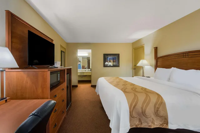 Room, King Bed, Quality Inn Chickasha 1/5