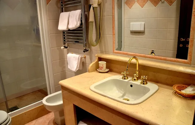 غرفة ديلوكس بسرير مزدوج، Relais Leon D'oro 3/3