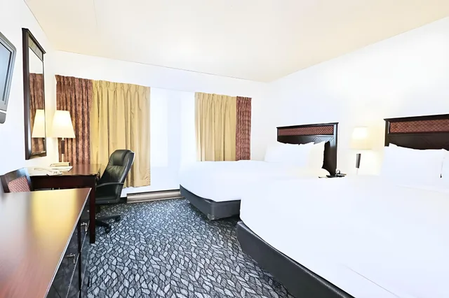 غرفة قياسية رباعية بسريرين مزدوجين، Lelux Hotel 1/1