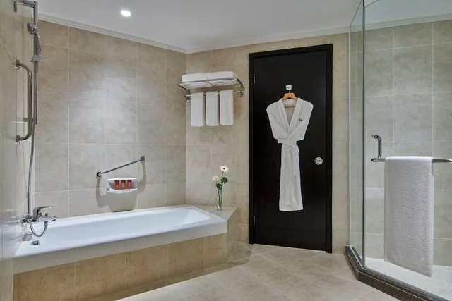 جناح بسرير كينج بغرفة نوم واحدة بمنطقة جلوس، Crowne Plaza Zhuhai City Center 3/3