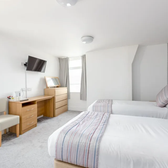 Standard, Twin Beds, The Manhattan Hotel 1/10