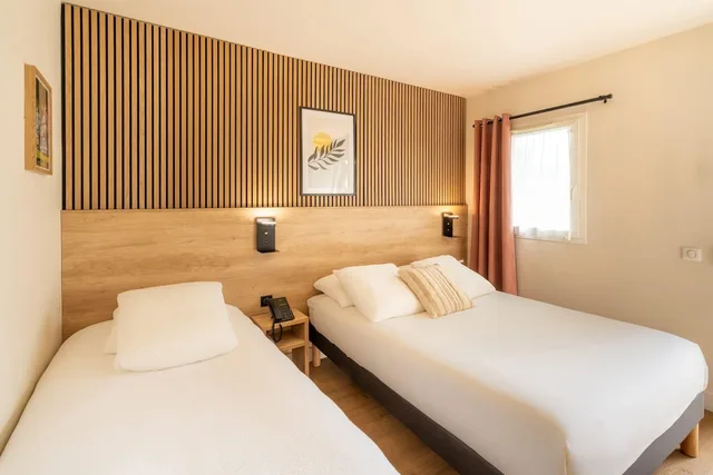 غرفة قياسية بسرير مزدوج وسرير فردي في الطابق الأرضي، Sure Hotel by Best Western Mont-de-Marsan 1/10