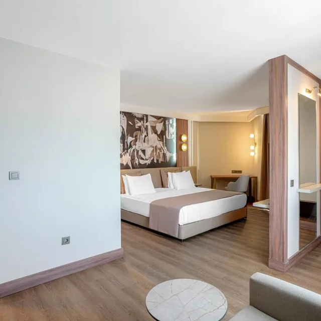 جناح ديلوكس بسرير كينج مع أريكة بجاكوزي، Best Western Plus Khan Hotel 2/7