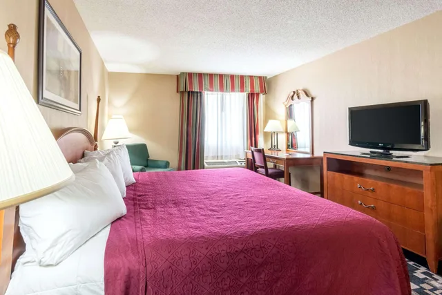 غرفة بسرير كينج، Quality Inn Ripley, WV 3/9
