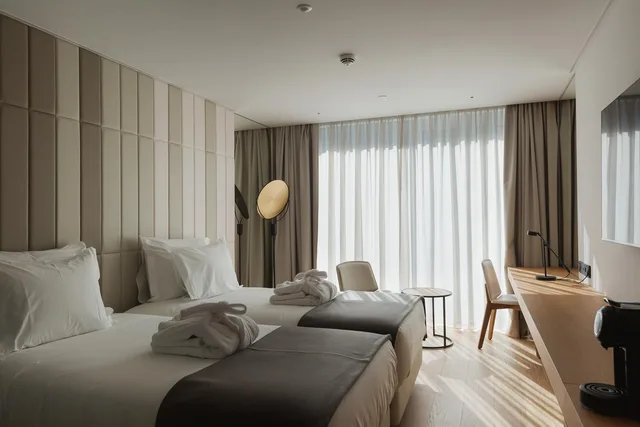 Connecting, King and Twin Beds, Light View، Lumen Hotel and The Lisbon Light Show 2/5