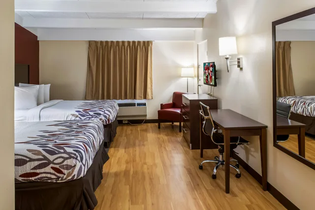 غرفة بسريرين مزدوجين، Red Roof Inn Richmond, IN 2/5