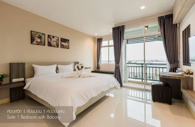 Executive, Suite, King Bed, Evergreen Suite Hotel 1/1