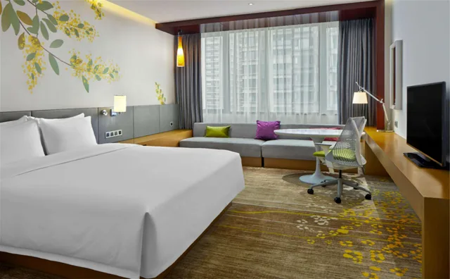 Room, King Bed, City View, Hilton Garden Inn Foshan 5/8