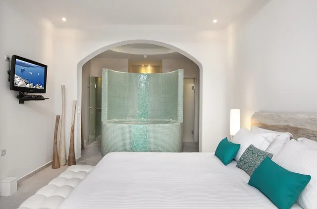 Romance, Suite, Double Bed, Sea View, Sofa، Allure Suites 1/5