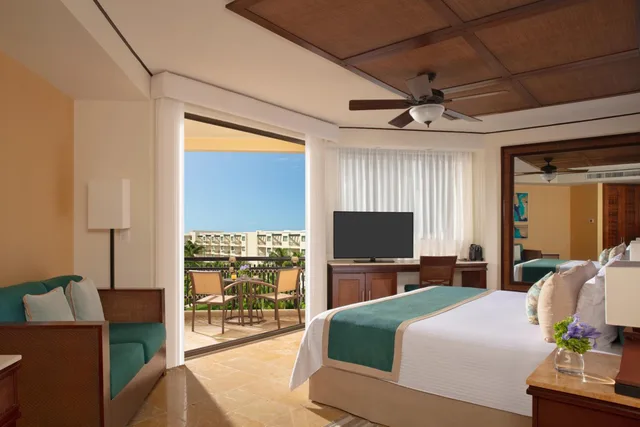 Preferred Club, King Bed, Queen Bed, Tropical View, Dreams Riviera Cancun 1/3