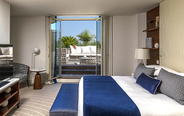 جناح بسرير كينج، Hotel Martinez 1/2