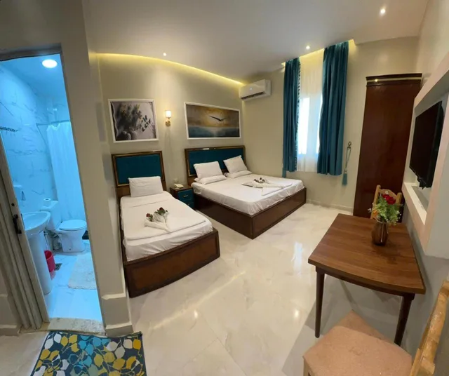 غرفة قياسية ثلاثية بسرير كوين وسرير فردي، Golden Palace Hotel 1/2