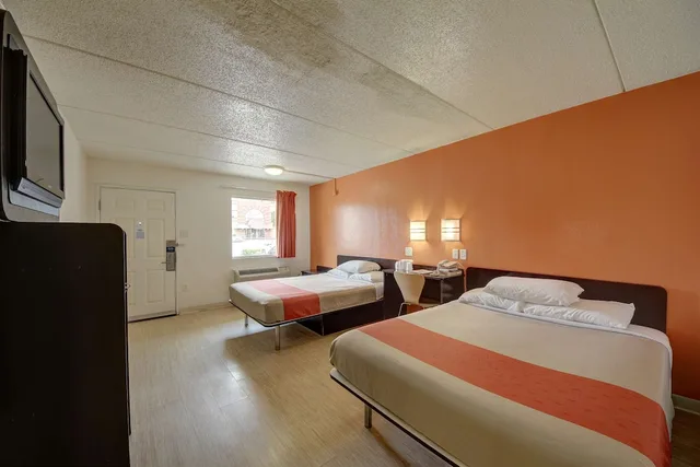 جناح بسريرين كوين، Motel6 San Antonio, TX - Downtown - Market Square 8/10