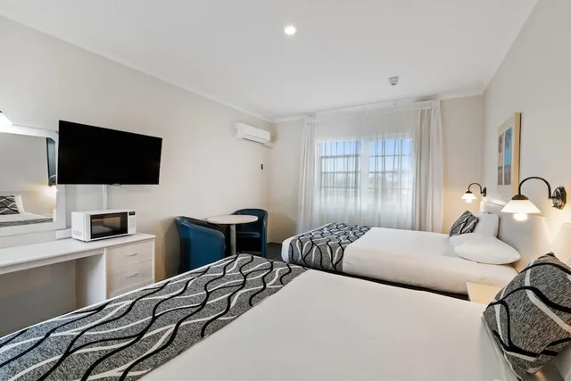 Room, 2 Queen Beds, Comfort Inn All Seasons Ballina 4/4