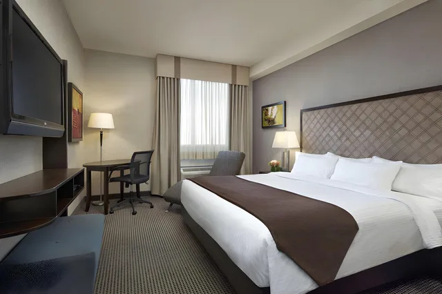 Platinum، Acclaim Hotel By Clique 1/1