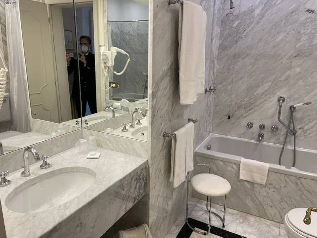 غرفة قياسية بسرير مزدوج بإطلالة على البحيرة، Palace Grand Hotel Varese 5/8