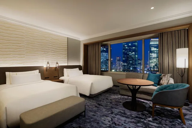 غرفة فاخرة بسرير مزدوج في طابق مرتفع، The Westin Osaka 1/5