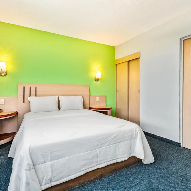 جناح جونيور، Hotel Arizona 4/6