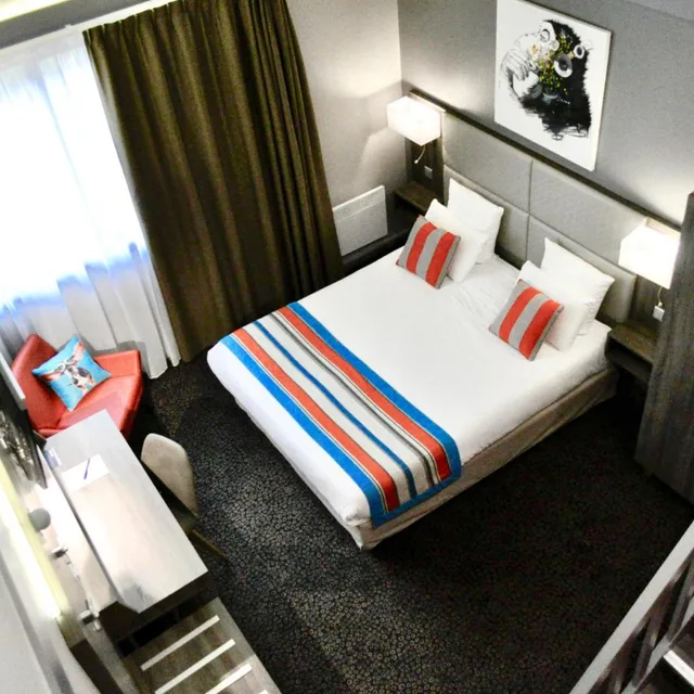 غرفة رباعية بسرير مزدوج وسريرين منفصلين، KYRIAD PRESTIGE BORDEAUX OUEST - MERIGNAC 3/8