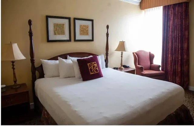 غرفة قياسية بسرير كينج، The Blennerhassett Hotel 1/3