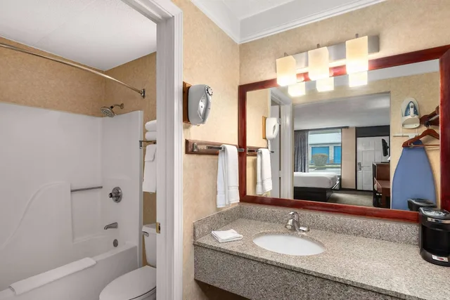 غرفة بسريرين كوين، Days Inn by Wyndham Columbia Kentucky 2/3
