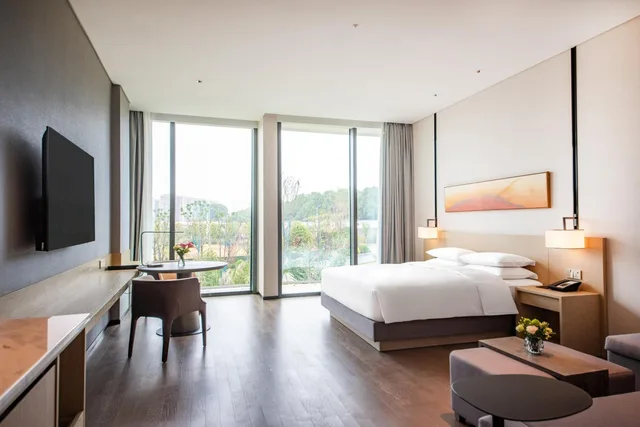 غرفة بسرير كينج بإطلالة على الحديقة مع أريكة، Hyatt Place Changsha Airport 4/4