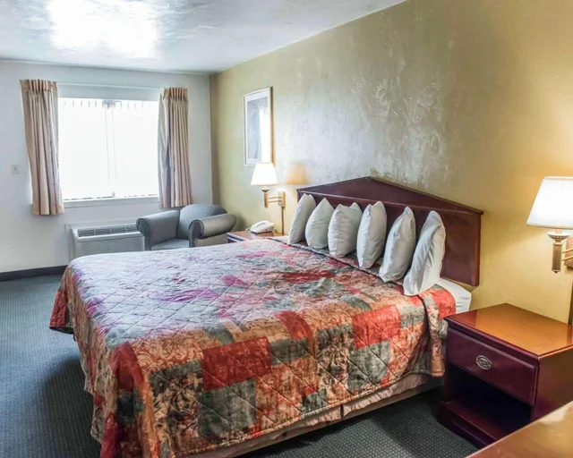 غرفة بسرير كينج، Suburban Studios Tallahassee near University 2/2
