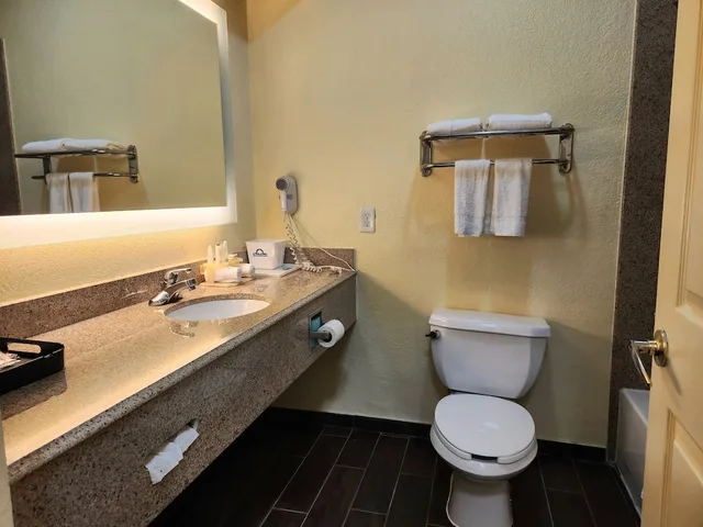 جناح استوديو ديلوكس بسرير كينج للمدخنين، Studio6 Suites Pasadena, TX 4/8