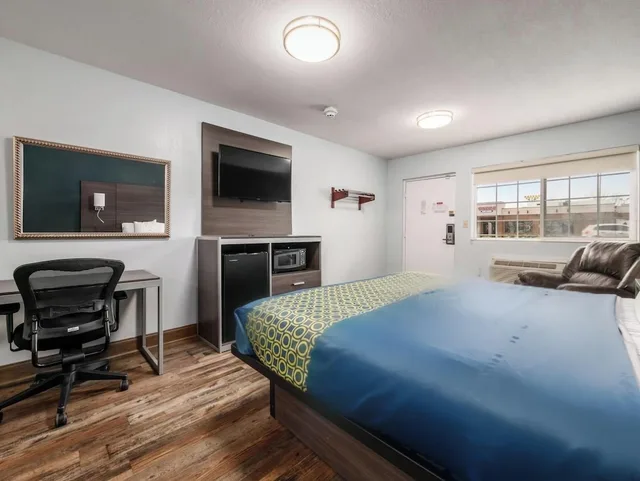 غرفة بسرير كوين، Grove City Travel Inn Columbus South 2/3