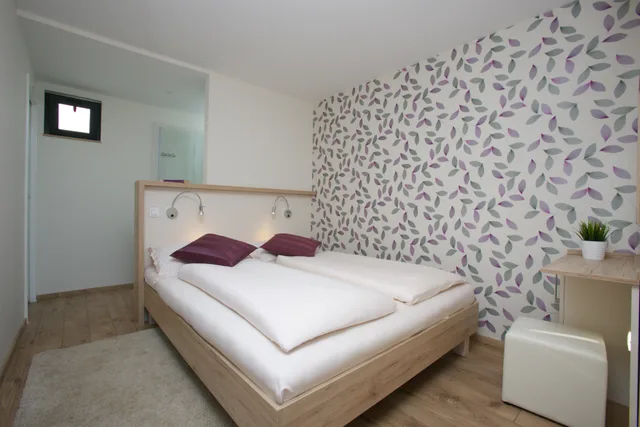 2 Bedrooms, Mobile Home, 2 Bathrooms, Plitvice Holiday Resort 2/4