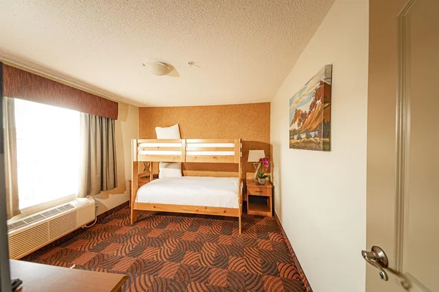 جناح عائلي، Service Plus Inns and Suites Calgary 2/6