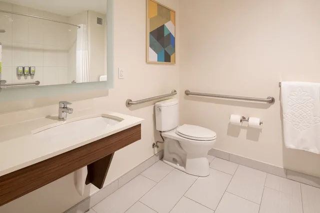 Gaslamp, Junior Suite, 2 Queen Beds, Sofa, Accessible, Hotel Z - Gaslamp San Diego 4/5