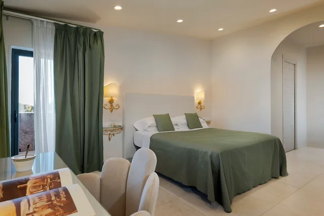 Mansarda, Junior Suite, Studio, Queen Bed, Sea View, Terrace, Hotel La Pensione Svizzera 2/10