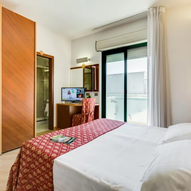 Room, Double or Twin Bed, Lateral Side Sea View، Hotel Europa 1/10