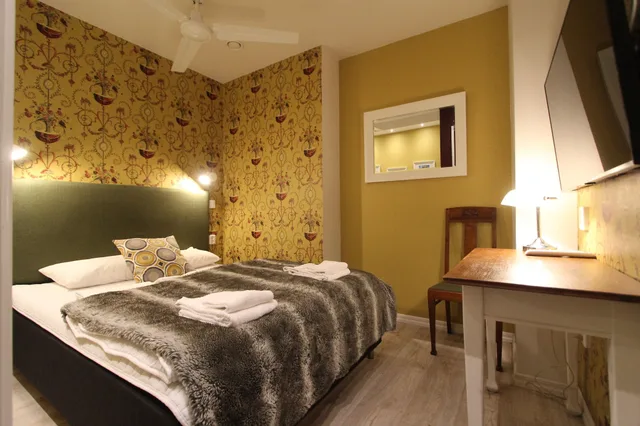 Room, Queen Bed, Shared Bathroom, No Window, Skanstulls Hostel 1/1