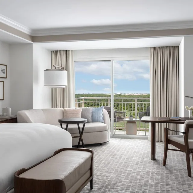 Room, King Bed, Lake Front, Pool View, Sofa، The Ritz Carlton Orlando Grande Lakes 1/7
