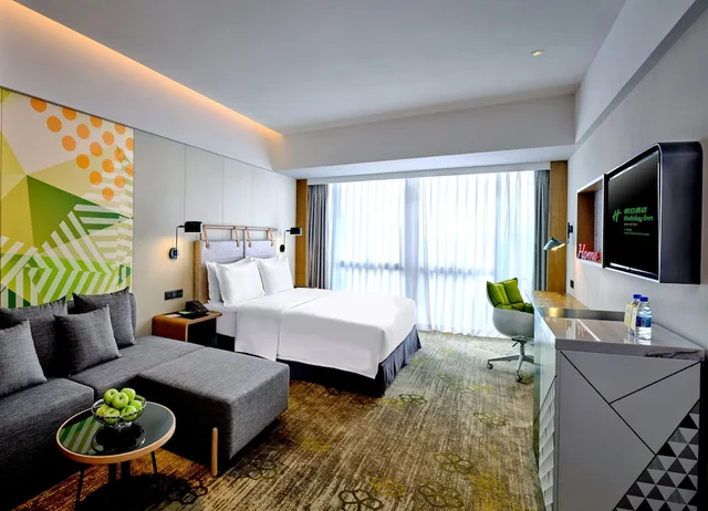 غرفة قياسية بسرير كينج، Holiday Inn Guangzhou South Lake 4/5