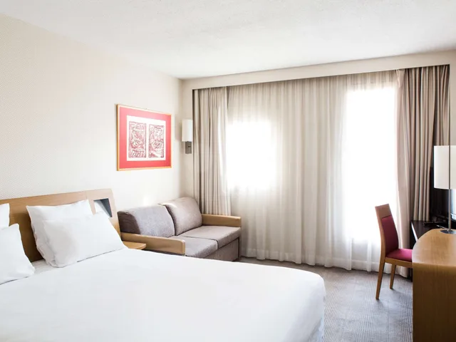 غرفة قياسية بسرير كوين مع أريكة، Novotel Istanbul Zeytinburnu 1/9