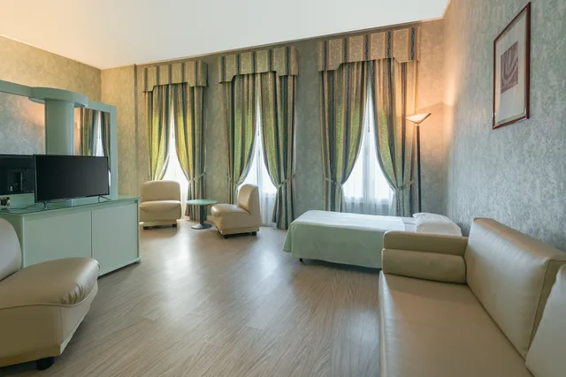 جناح بسرير كوين مع أريكة، Savoia Thermae Spa 4/8