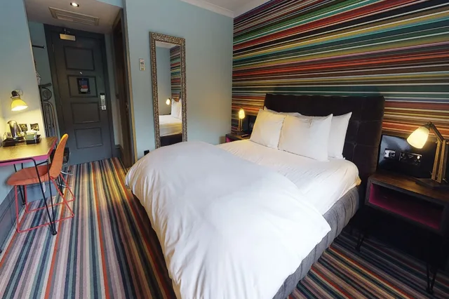 Club, Double Bed, Pool Access، Village Hotel Warrington 3/10
