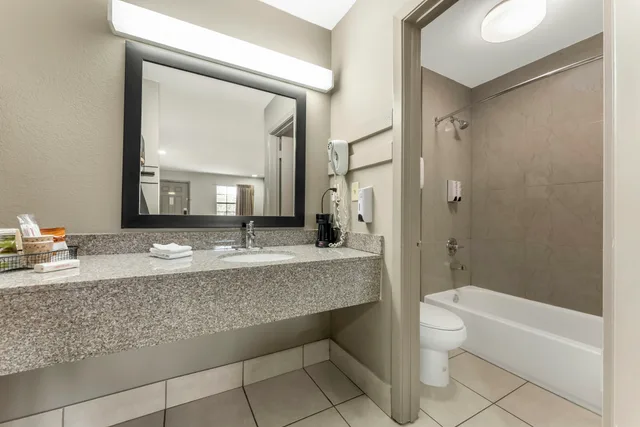 غرفة بسريرين مزدوجين للمدخنين، Red Roof Inn West Memphis, AR 4/4