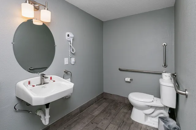 غرفة قياسية مفردة بسرير كوين، Gatlinburg Mountain Inn Gatlinburg TN 5/5