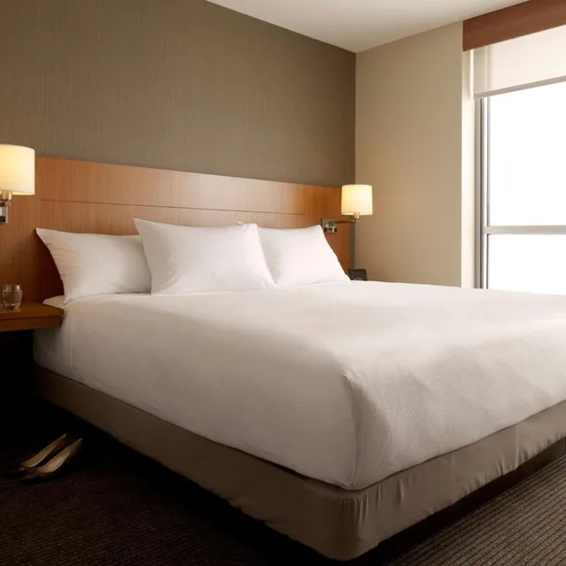 غرفة بسرير كينج مع أريكة، Hyatt Place Columbus 2/5