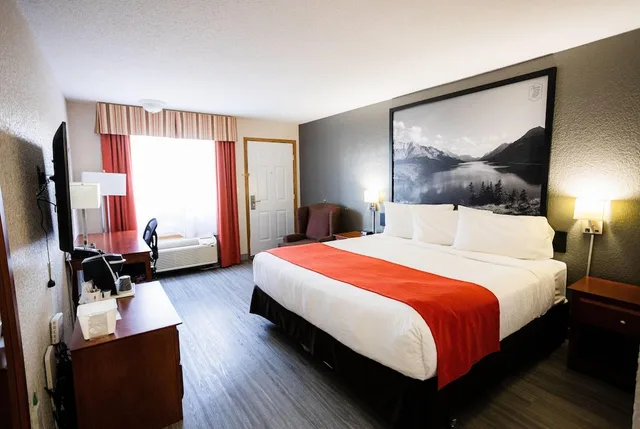 غرفة بسرير كينج لذوي الإعاقة، Super 8 By Wyndham Drayton Valley 3/10