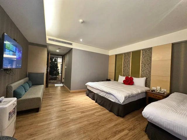 3 Rooms, Deluxe, 1 King and 1 Single Beds، Cai She Hotel 1/1