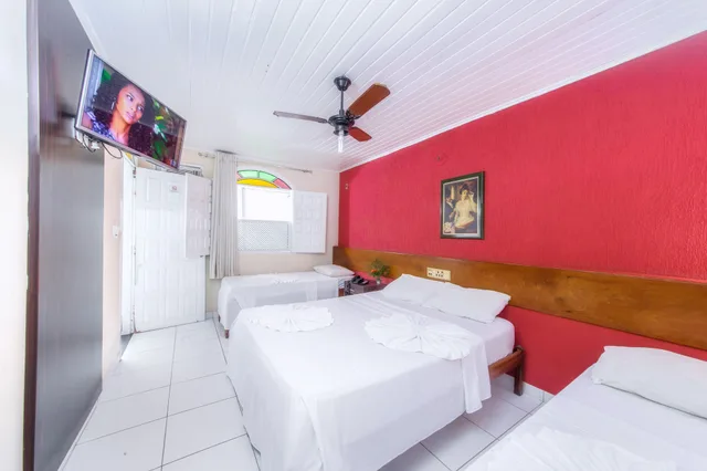 غرفة قياسية بسرير مزدوج وسريرين منفصلين، Hotel Shangrila Rede Soberano 2/8