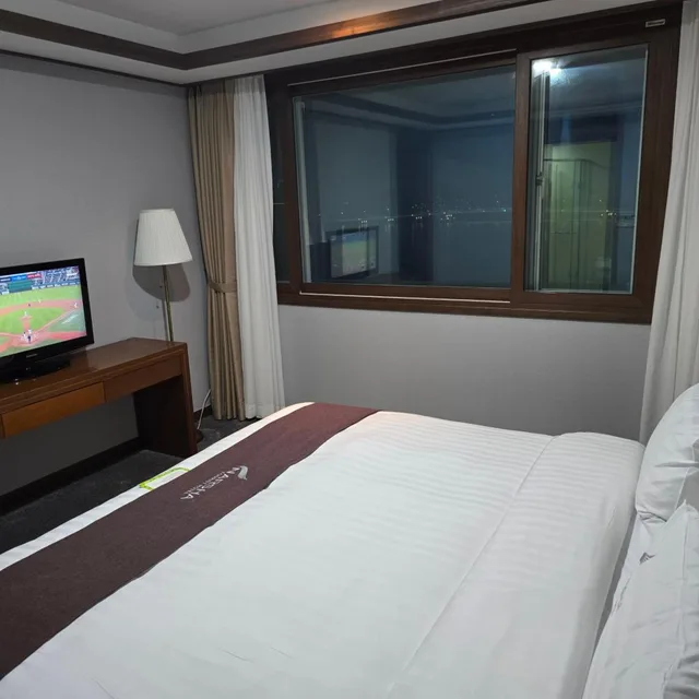 جناح، Narsha Hotel 4/6